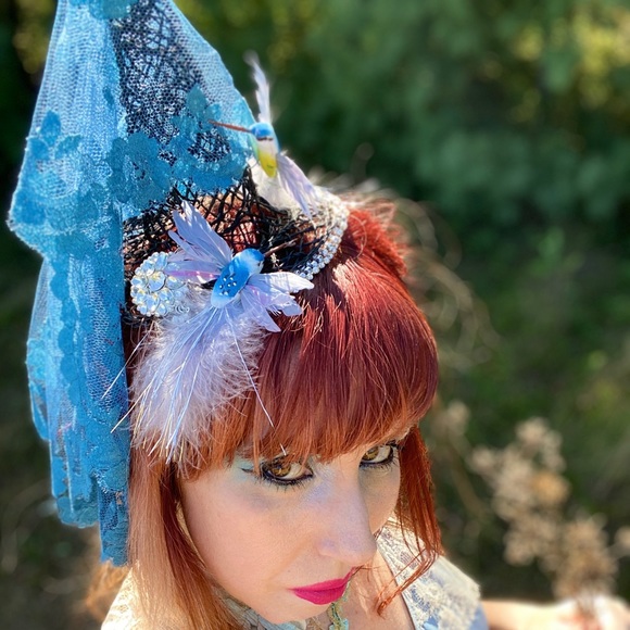 Blue fairy witch hat feather fascinator with veil - Picture 3 of 10